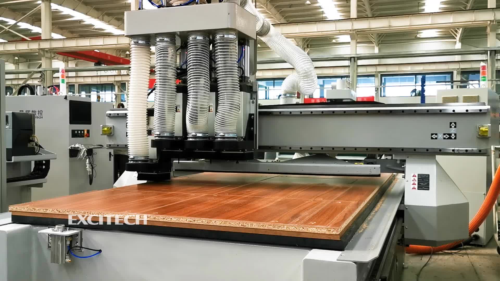 Excitech Lau buruko lan zentro CNC makina